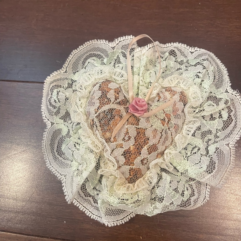 SOLD DO NOT PURCHASE vintage victoria’s secret Lace Heart sachet Ornament